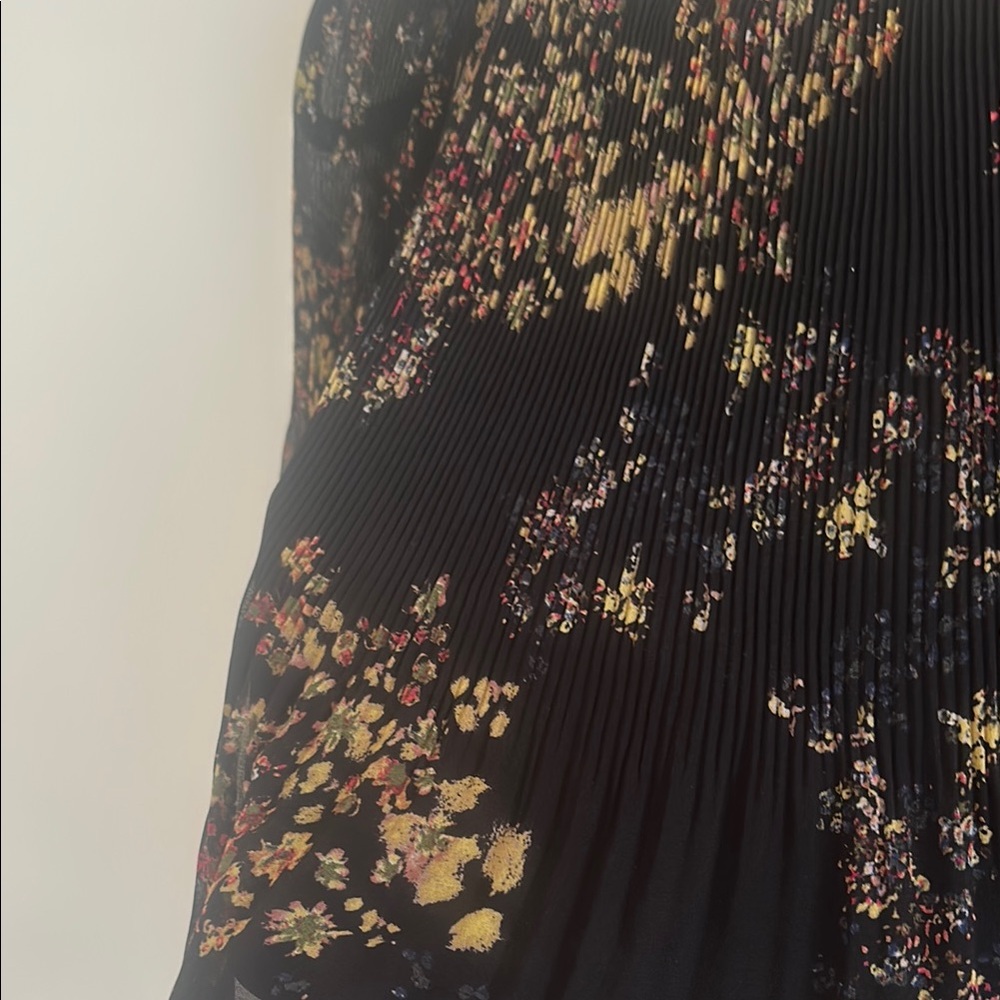 Wilfred Black and Gold Ruffled 3/4 Sleeve Blouse - Picture 4 of 4